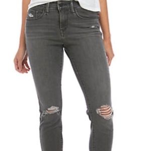 Levi’s Classic Mid Rise Skinny Jeans